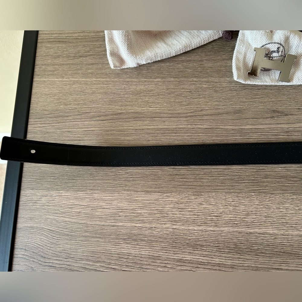Hermes 24mm Noir / Gold Reversible Leather Belt Silver H
Buckle, Size 90 - Picture 15 of 17